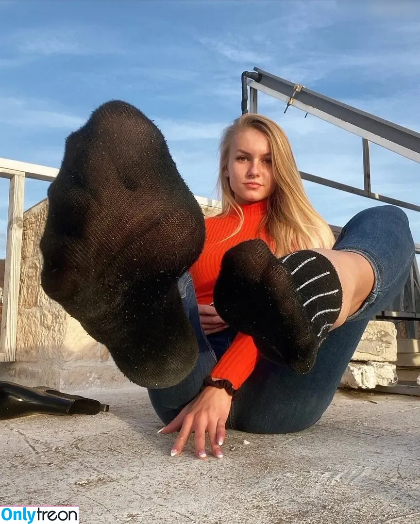 Emmysfeetandsocks nude photo #0054 (emmyfeetandsocks / emmysfeetandso1 / theluckyguy_efs)