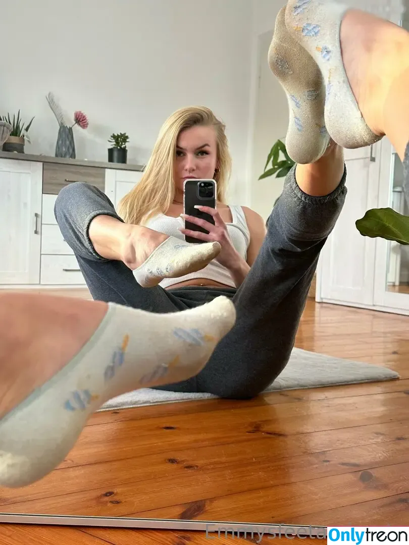 Emmysfeetandsocks голая photo #0538 (emmyfeetandsocks / emmysfeetandso1 / theluckyguy_efs)