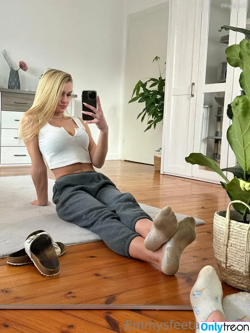 Emmysfeetandsocks голая photo #0547 (emmyfeetandsocks / emmysfeetandso1 / theluckyguy_efs)