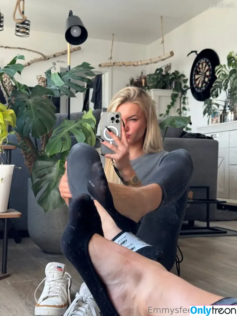Emmysfeetandsocks голая photo #0779 (emmyfeetandsocks / emmysfeetandso1 / theluckyguy_efs)