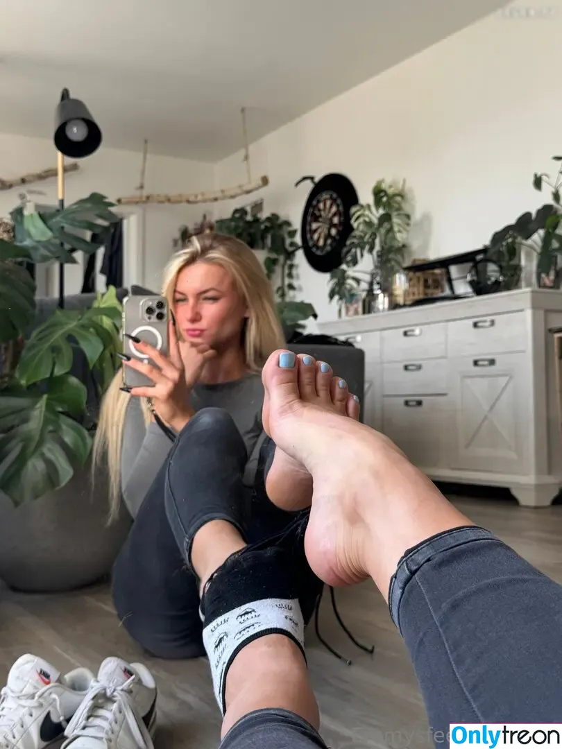 Emmysfeetandsocks nude photo #0783 (emmyfeetandsocks / emmysfeetandso1 / theluckyguy_efs)