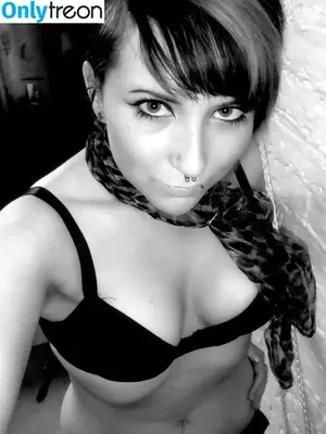 Emo Amy / emo.spicegirl / emosox nude photo #0003