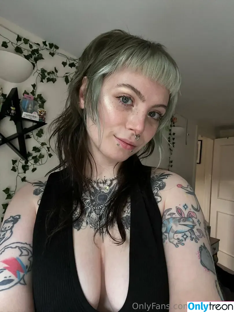 emofwog nude photo #0133 (rainbeankitten)