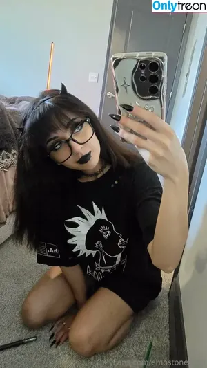 Emostonergorl / Obvious_Confusion699 / emo.stoner.gorl / smolstarcaster nude photo #0939