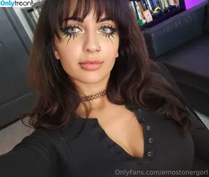 Emostonergorl / Obvious_Confusion699 / emo.stoner.gorl / smolstarcaster nude photo #0955