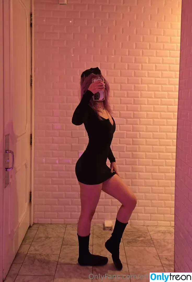 Emostonergorl nude photo #0876 (Obvious_Confusion699 / emo.stoner.gorl / smolstarcaster)
