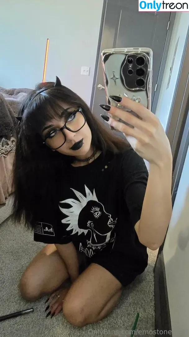 Emostonergorl nude photo #0939 (Obvious_Confusion699 / emo.stoner.gorl / smolstarcaster)