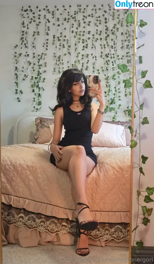 Emostonergorl nude photo #0953 (Obvious_Confusion699 / emo.stoner.gorl / smolstarcaster)