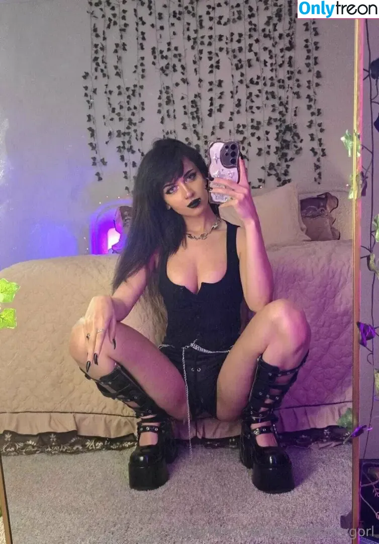 Emostonergorl nude photo #0997 (Obvious_Confusion699 / emo.stoner.gorl / smolstarcaster)