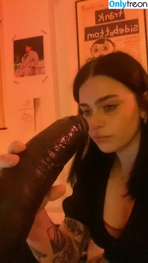 emowag420 / arianalgrande nude photo #0018