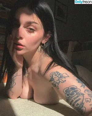 emowag420 / arianalgrande nude photo #0032