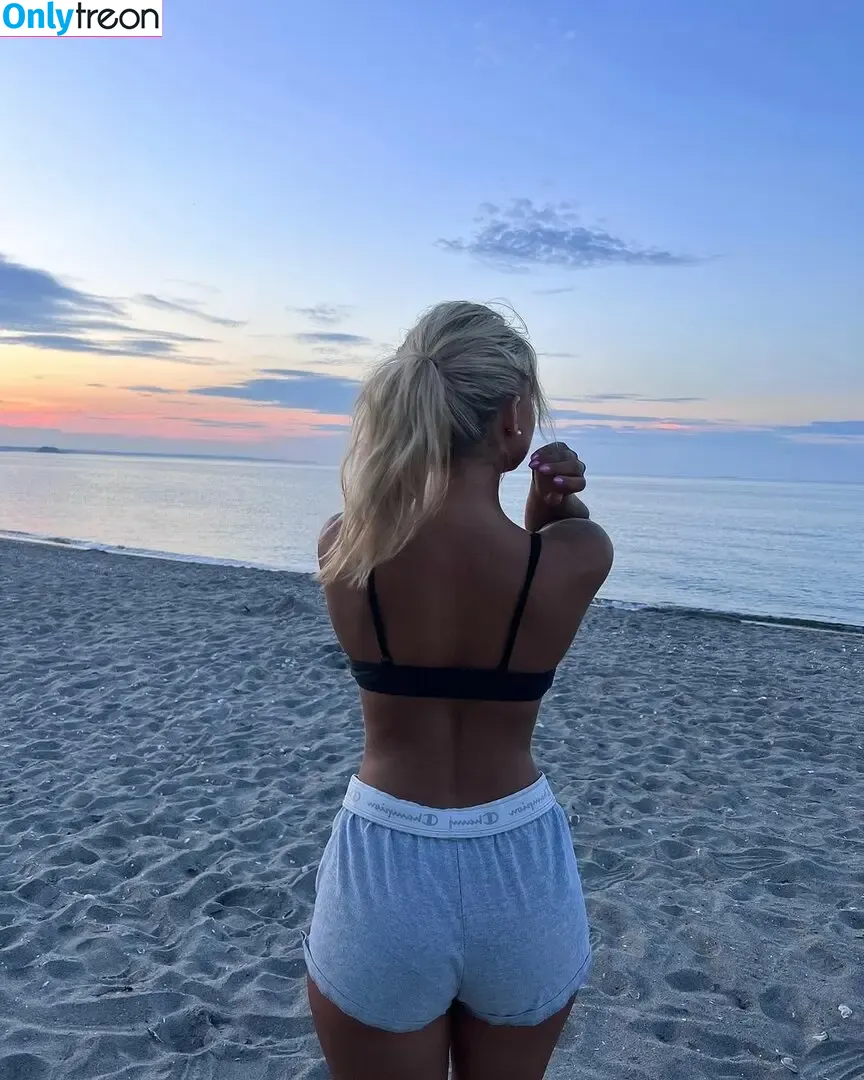 Emxwagner nude photo #0024 (Emxwagner)