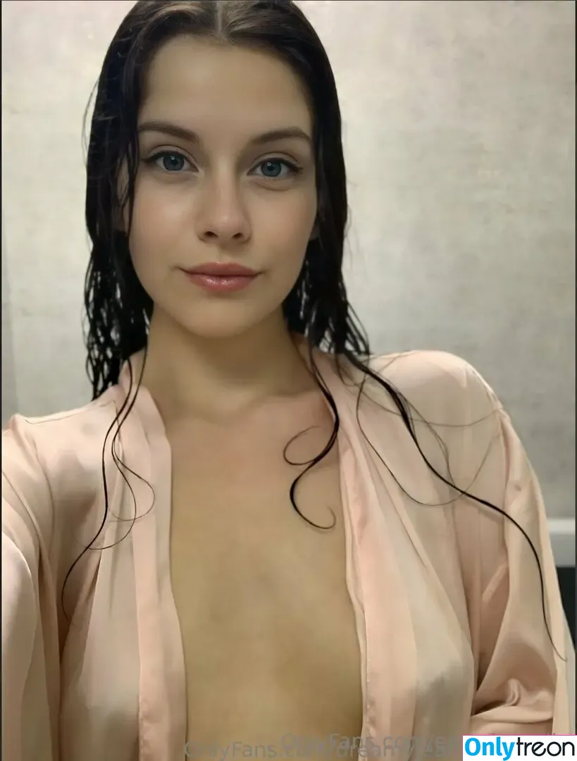 emy_isabelle nude photo #0377 (emy_isabel)