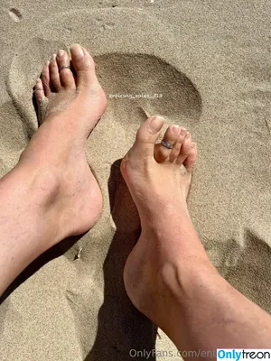 enticing_soles / enticing.soles фото голая #0003