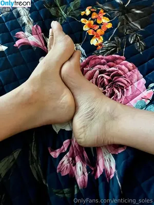 enticing_soles / enticing.soles фото голая #0033