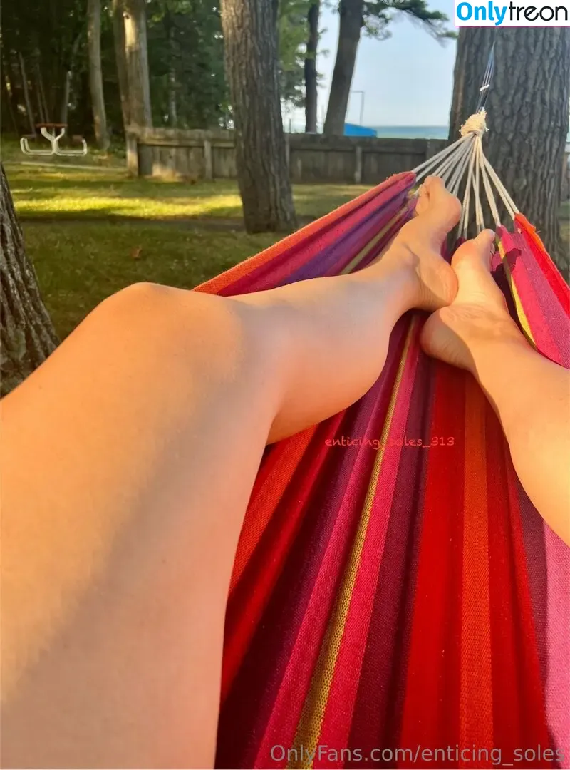 enticing_soles nude photo #0017 (enticing.soles)
