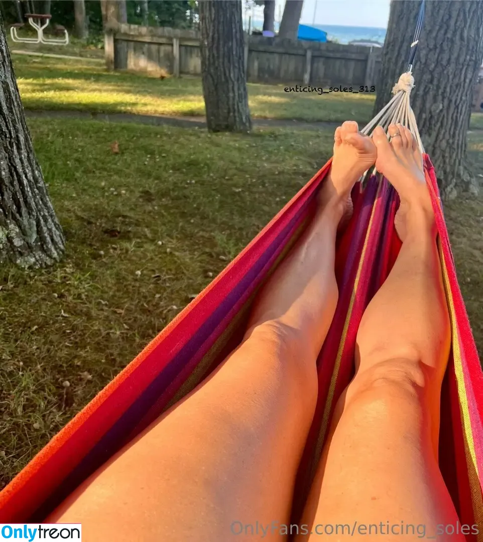enticing_soles голая photo #0020 (enticing.soles)