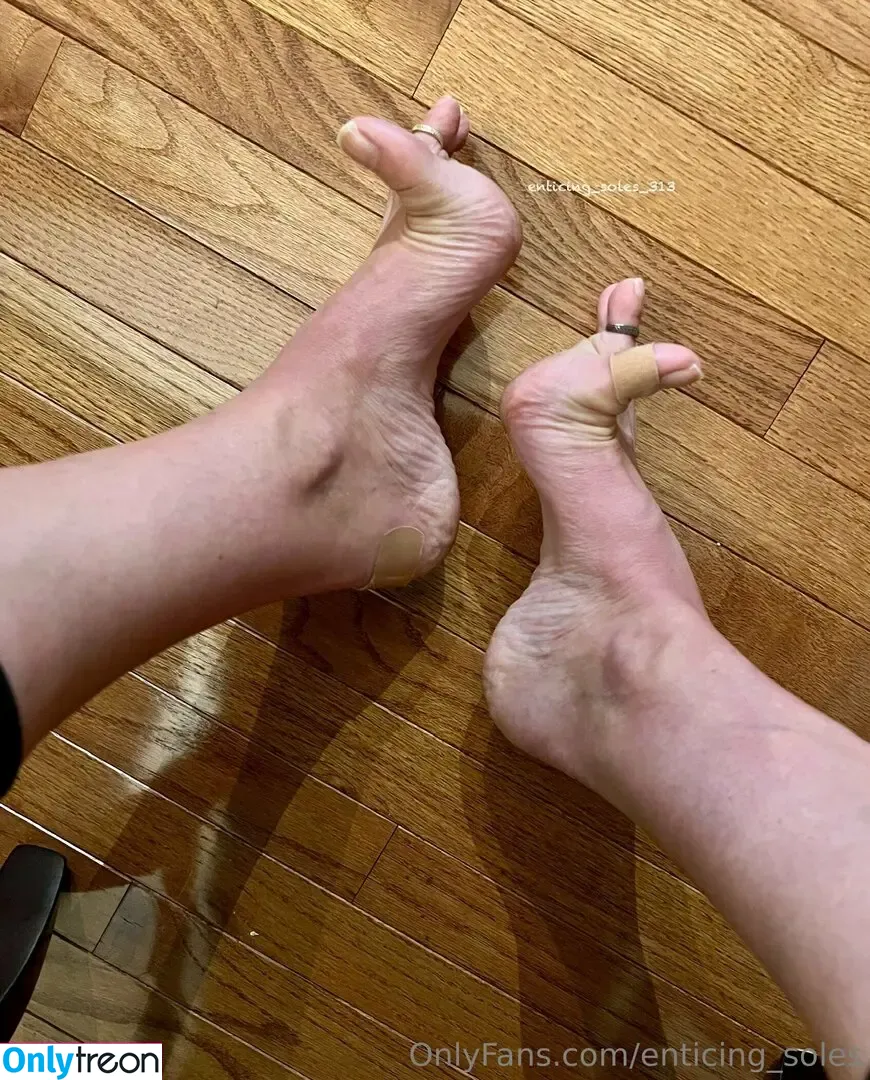 enticing_soles голая photo #0035 (enticing.soles)