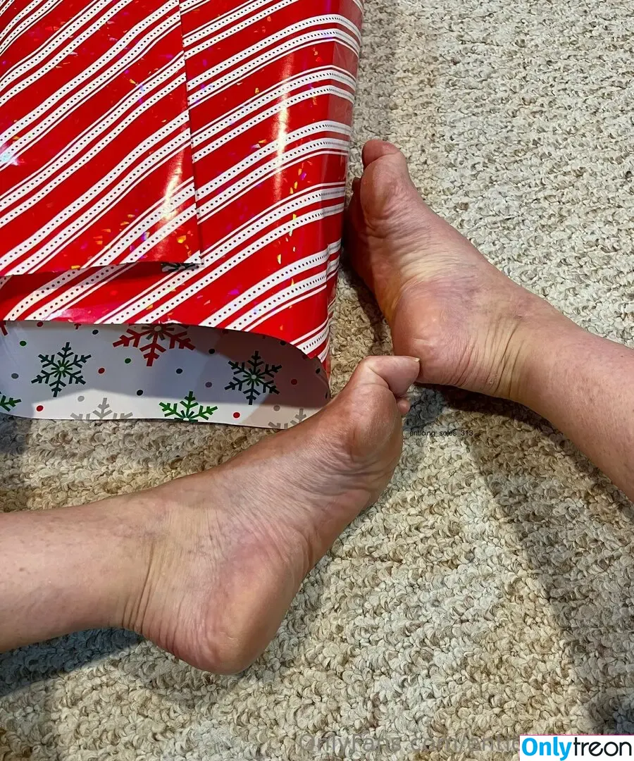 enticing_soles nude photo #0057 (enticing.soles)