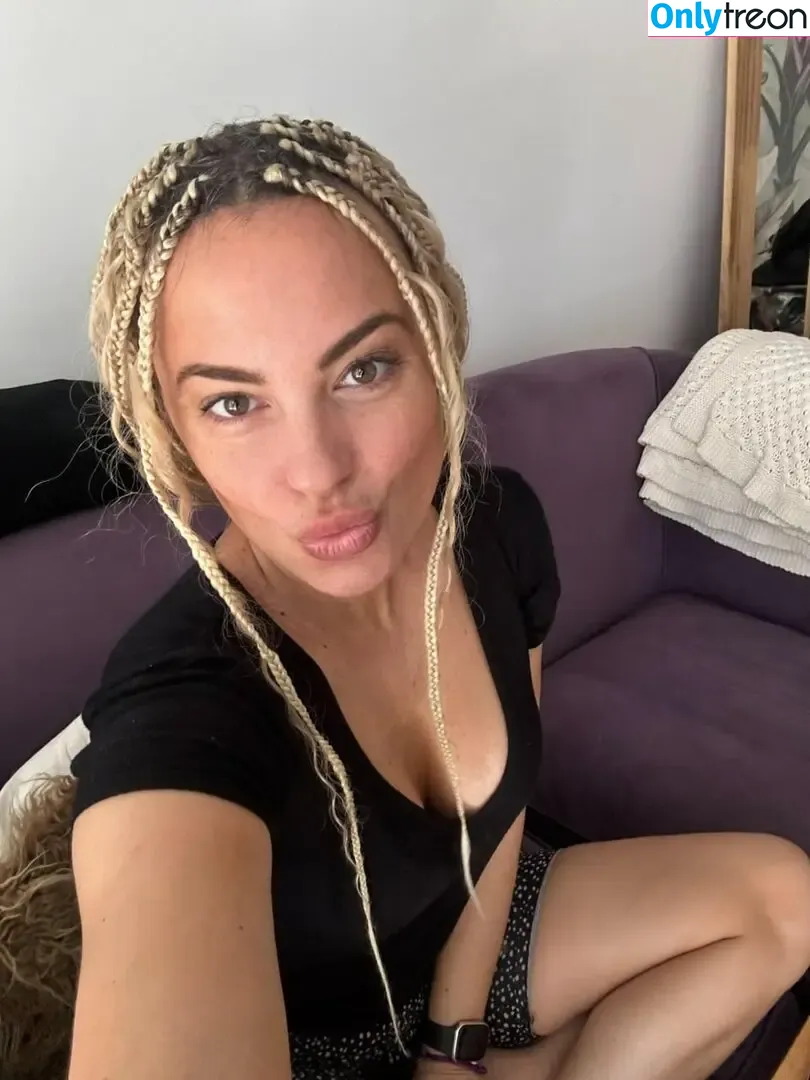 Erika Mitdank nude photo #0093 (eru_mitdank / erumitdank)
