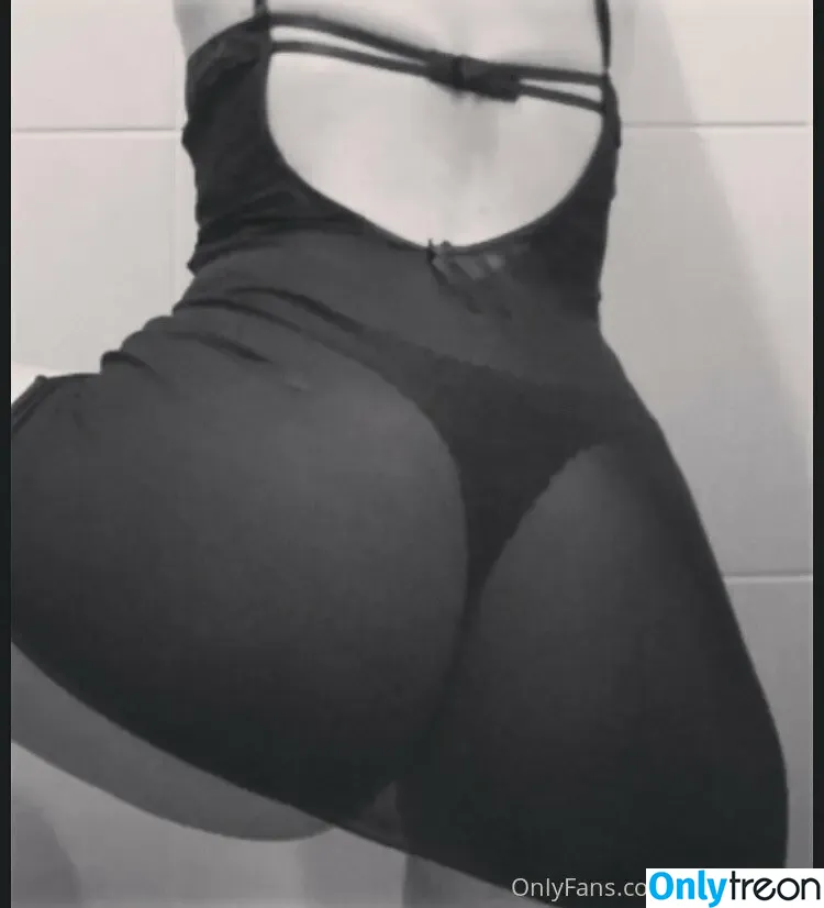 erikawanted nude photo #0002 (erikawheaton)