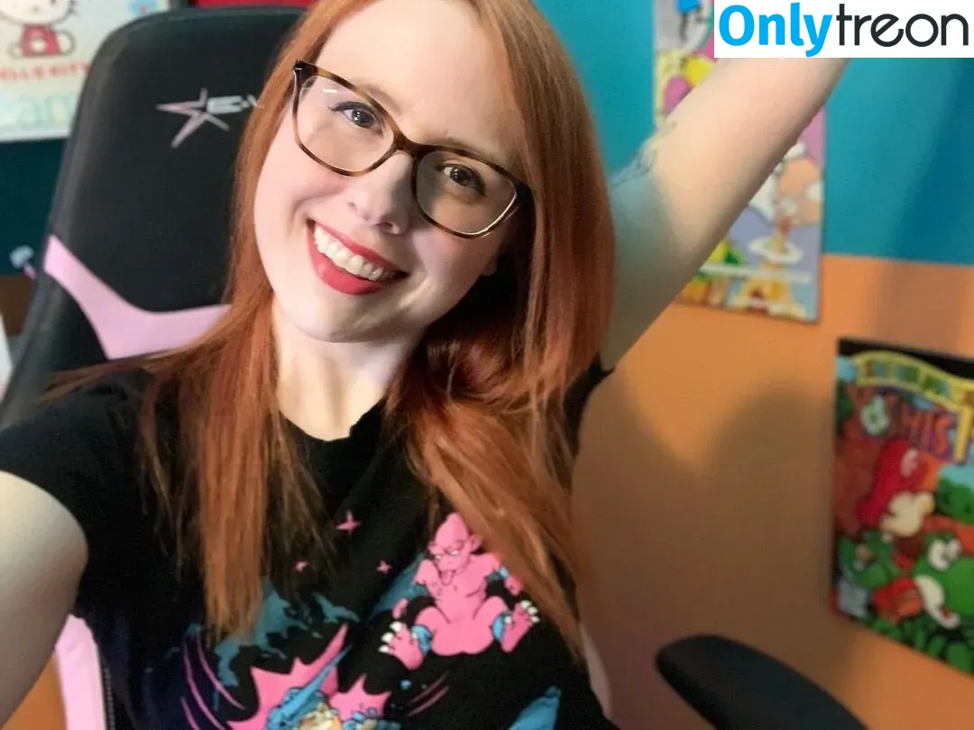 Erin Plays голая photo #0003 (erineevee / erinplaysgames)