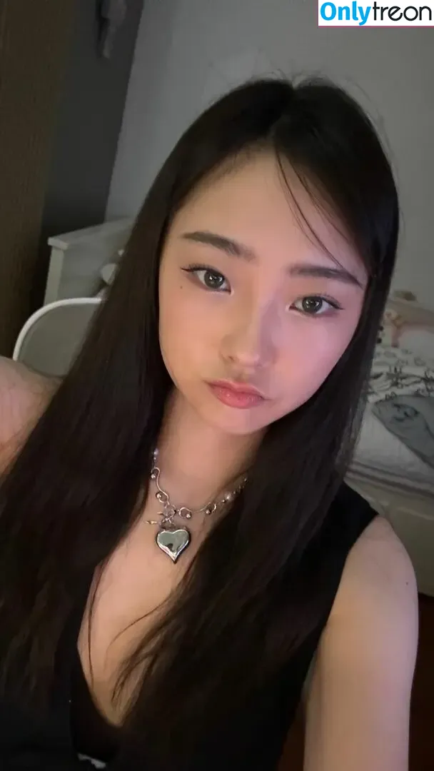 esblee nude photo #0072 (Esther Lee / esblee2 / goodie_isabelle)