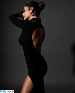 Esha Gupta / egupta фото голая #0081