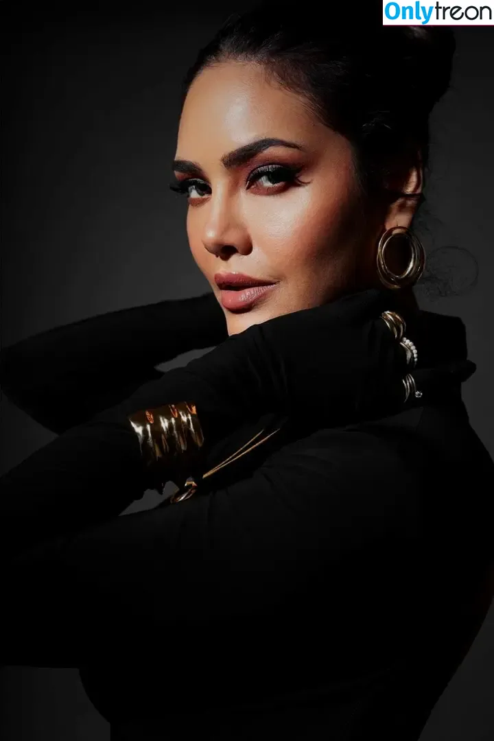 Esha Gupta голая photo #0082 (egupta)