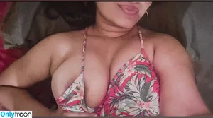 Essy868 / b_ella_beauti / isaura_ivy nude photo #0001