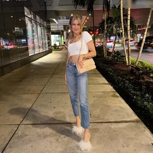 Eugenie Bouchard / Genie / geniebouchard nude photo #0402