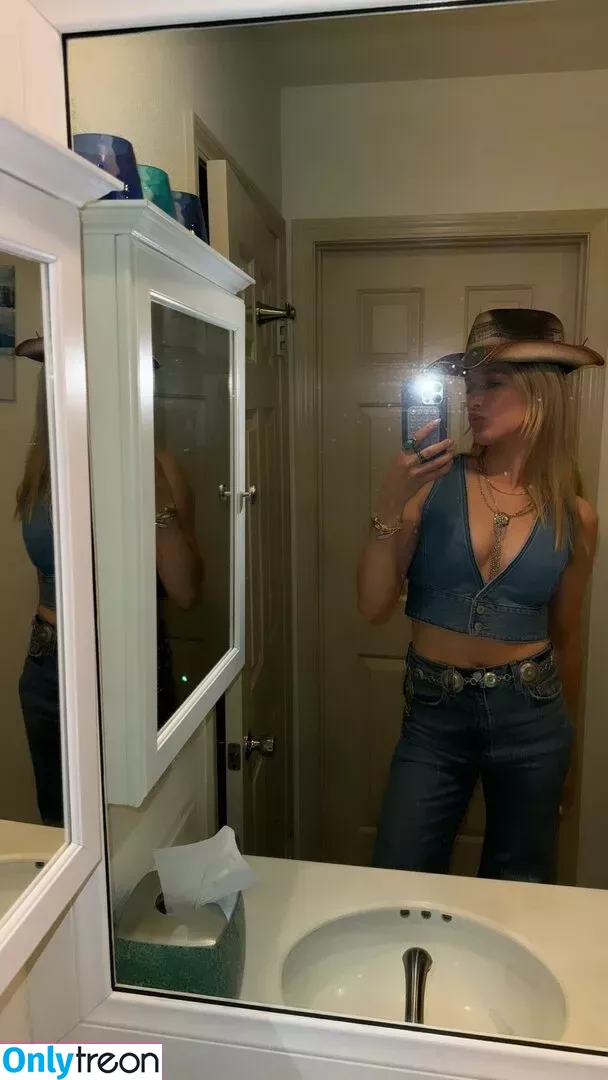 Eugenie Bouchard nude photo #0251 (Genie / geniebouchard)