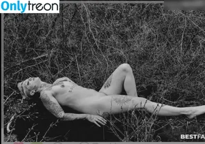  nude photo #0002