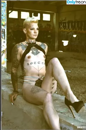  nude photo #0007