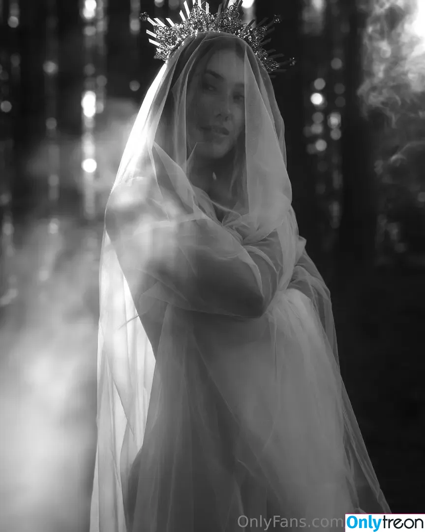 Eva Lovia nude photo #1772 (Fallinlovia / evalovia)