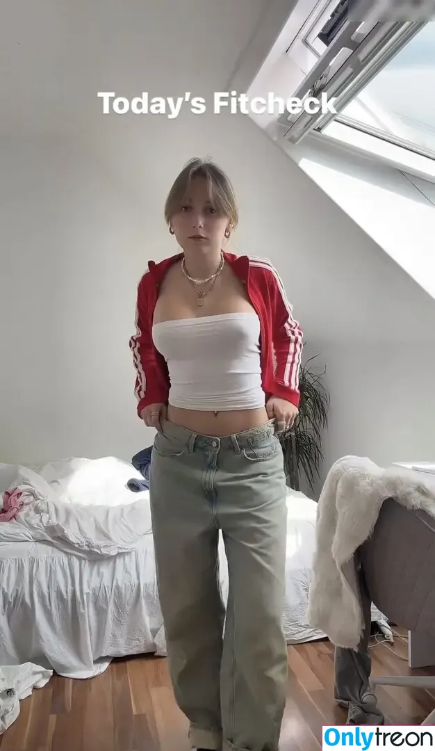evaaklm nude photo #0005 (evaa.klm)