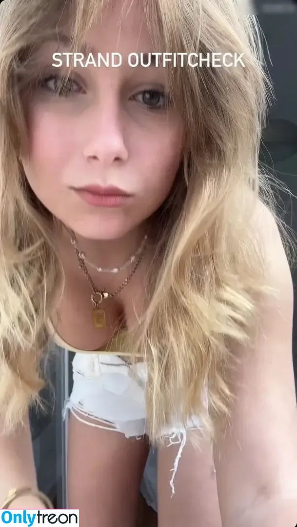 evaaklm nude photo #0012 (evaa.klm)
