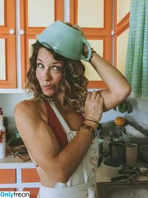 Evangeline Lilly / evangelinelillyofficial / lilyevangeline nude photo #0538