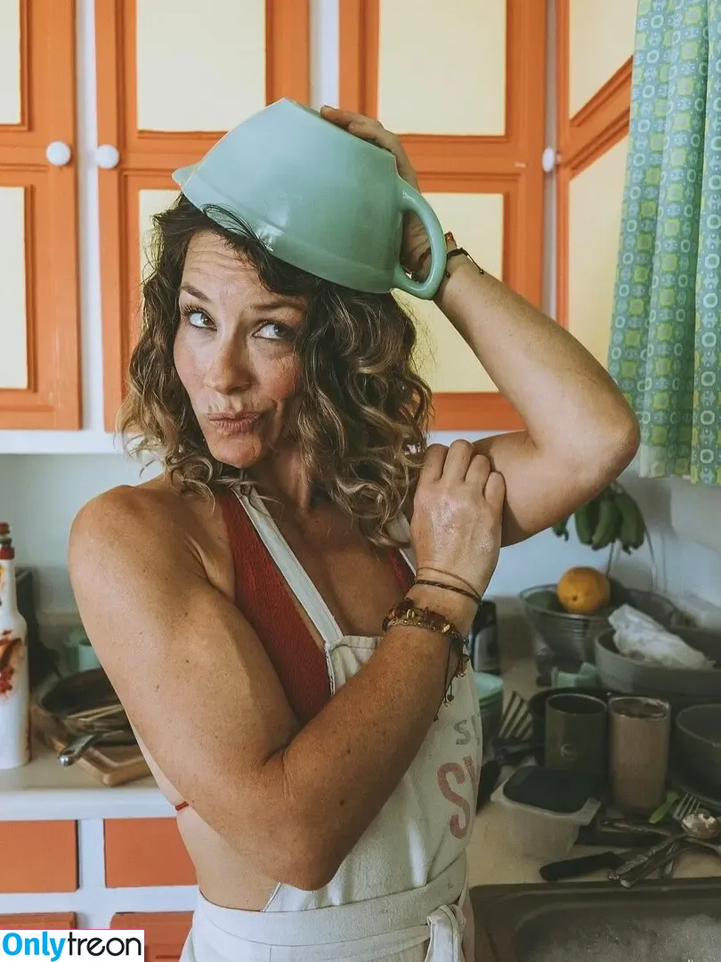 Evangeline Lilly nude photo #0538 (evangelinelillyofficial / lilyevangeline)