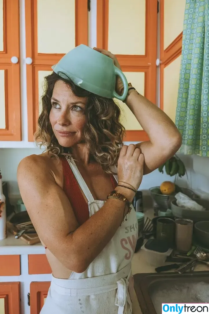 Evangeline Lilly голая photo #0546 (evangelinelillyofficial / lilyevangeline)