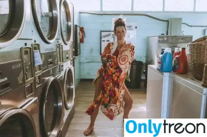 Evangeline Lilly голая photo #0568 (evangelinelillyofficial / lilyevangeline)