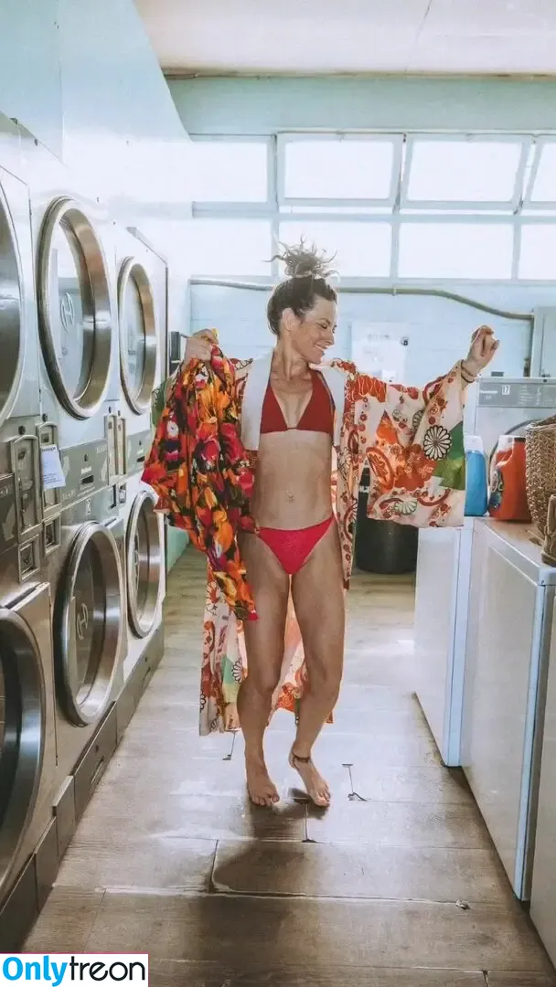 Evangeline Lilly nude photo #0575 (evangelinelillyofficial / lilyevangeline)