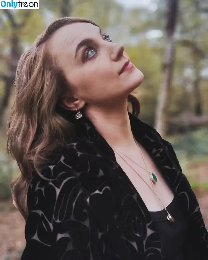 Evanna Lynch голая photo #0002 (evannalynch)