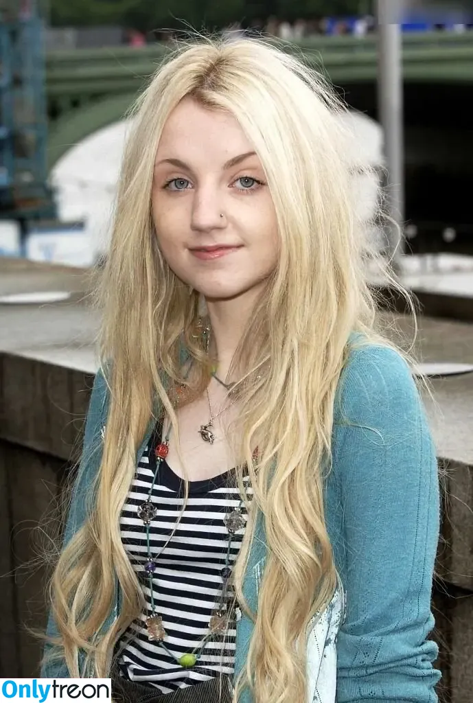 Evanna Lynch голая photo #0017 (evannalynch)