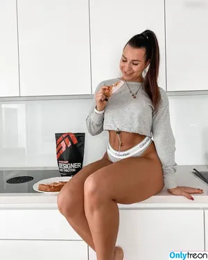 Evasaischegg nude photo #0009