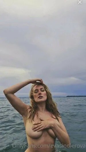 evasindlerova / NeumimTweetovat nude photo #0018