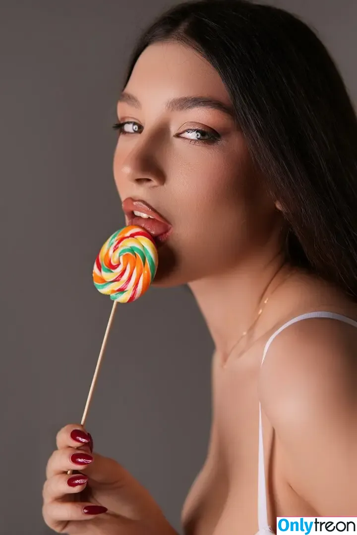 EvaWarenn nude photo #0032 (EvaWarenn)