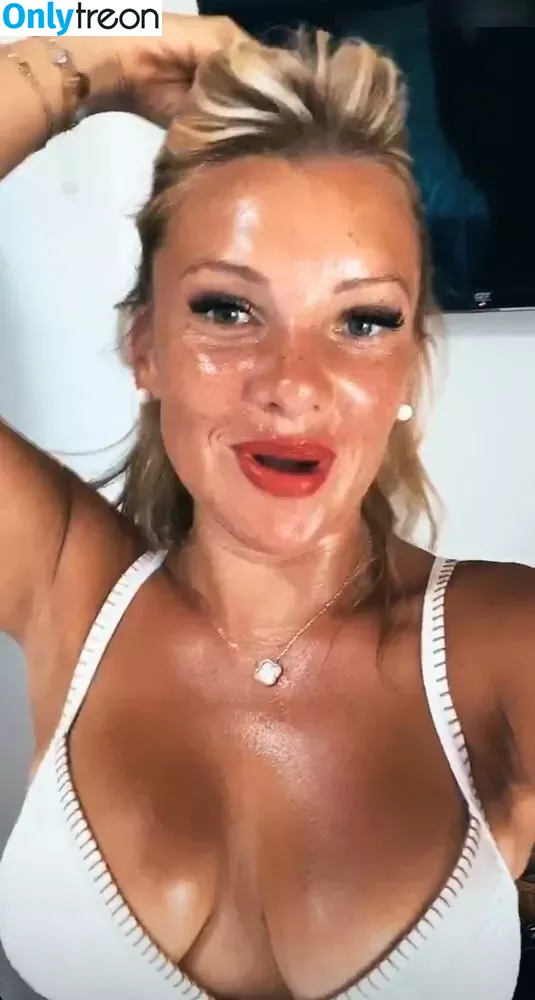 Evelyn Burdecki nude photo #0054 (evelyn_burdecki / evelynburdecki)