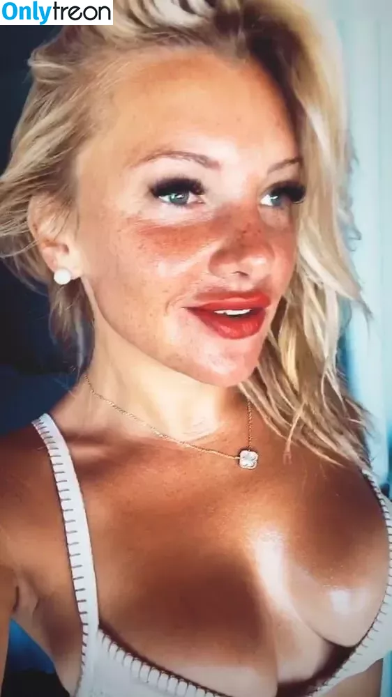 Evelyn Burdecki nude photo #0055 (evelyn_burdecki / evelynburdecki)