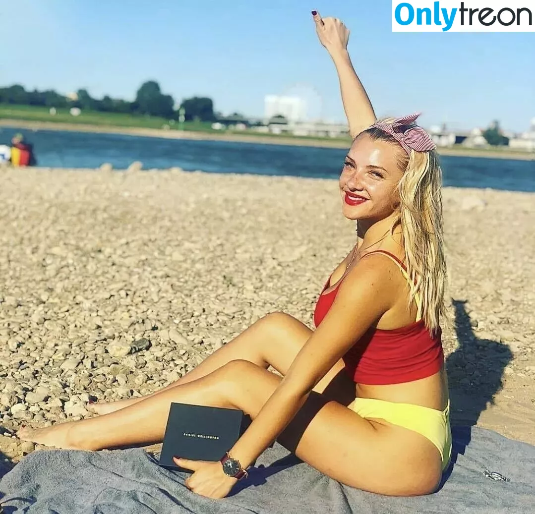 Evelyn Burdecki nude photo #0476 (evelyn_burdecki / evelynburdecki)